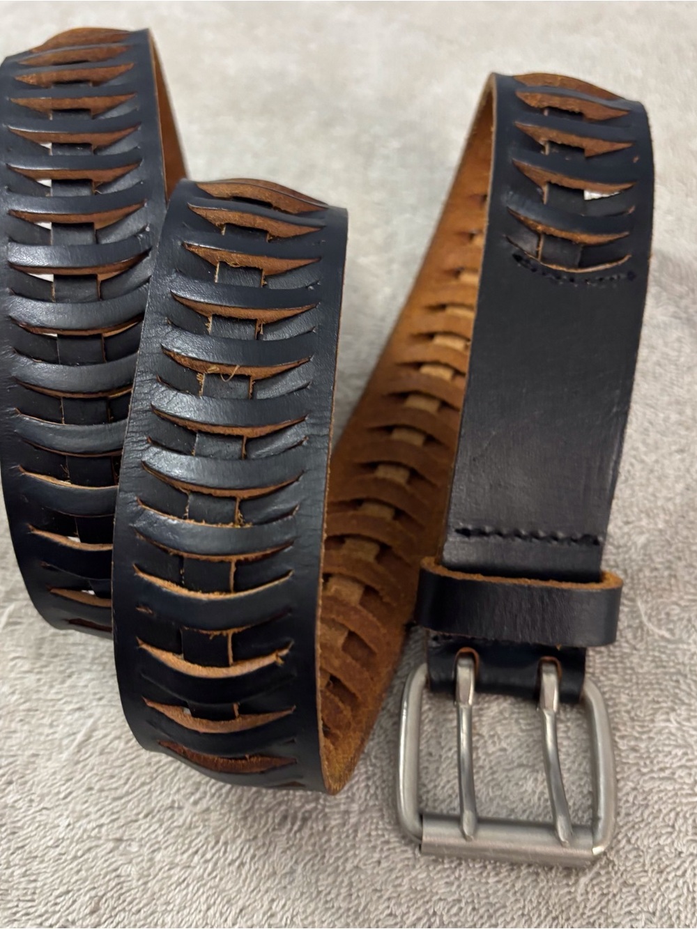 Old Navy Black Cutout Leather Belt with Brown Suede Backing Waist 31/36 2 prong